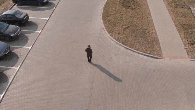 Миша убегает от дрона смотреть онлайн