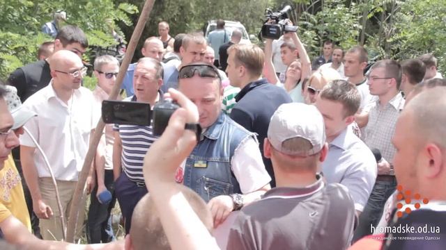 Общественники пикетируют против разворовывания земель в Одессе смотреть онлайн
