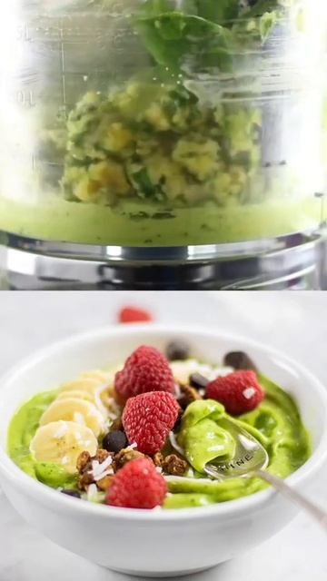 Чаша со смузи шпинатная и вкусная.Vegan Green Smoothie Bowl