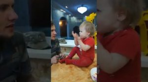 Дочка ругает папу