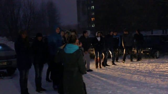 игра в снежки на снежной вечеринке 1 раунд play snowballs on snow party 1 round смотреть онлайн