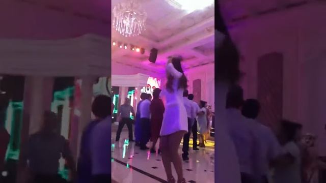 Бул кыз бийди өзгөчө эзет экенда😍😍😍👍