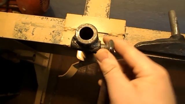 Зажым подручника, токарного по дереву...