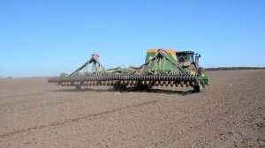 John Deere 8335R штурмует овраг c cеялкой Amazone citan 12001-C и новый John Deere 8R 310 с сеялкой