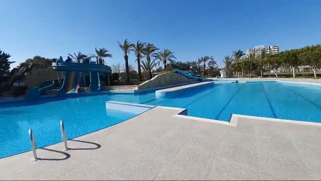 Погода Пока Не Для Купания, Но Загорать Норм смотреть онлайн