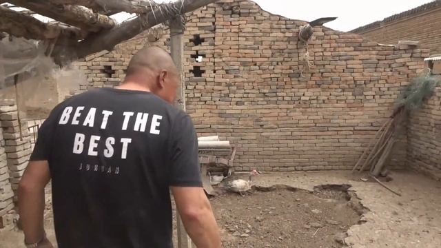 媳婦又給做的啥好飯？配上黃糕，咕嚕下肚，吃的那叫爽【泥土大黑】