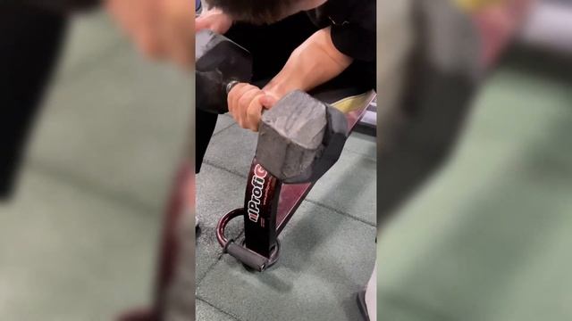 Тренируемся и боремся за столом. Армрестлинг/ARMWRESTLING смотреть онлайн