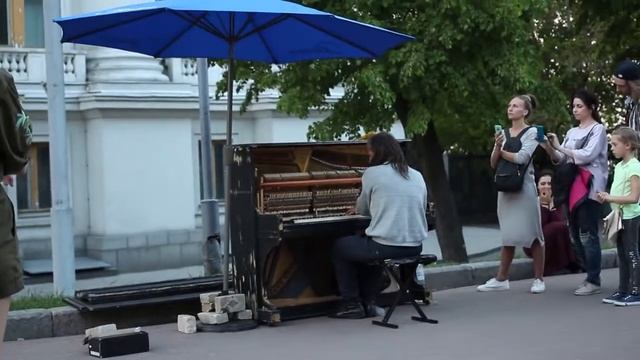 Невероятно играет уличный пианист смотреть онлайн