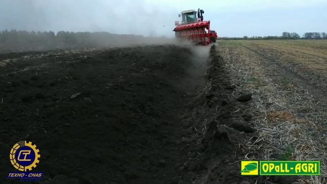 Плуг OPaLL-AGRI ORION 180/8 с трактором Бюллер (Ростсельмаш) 2375 в борозде смотреть онлайн