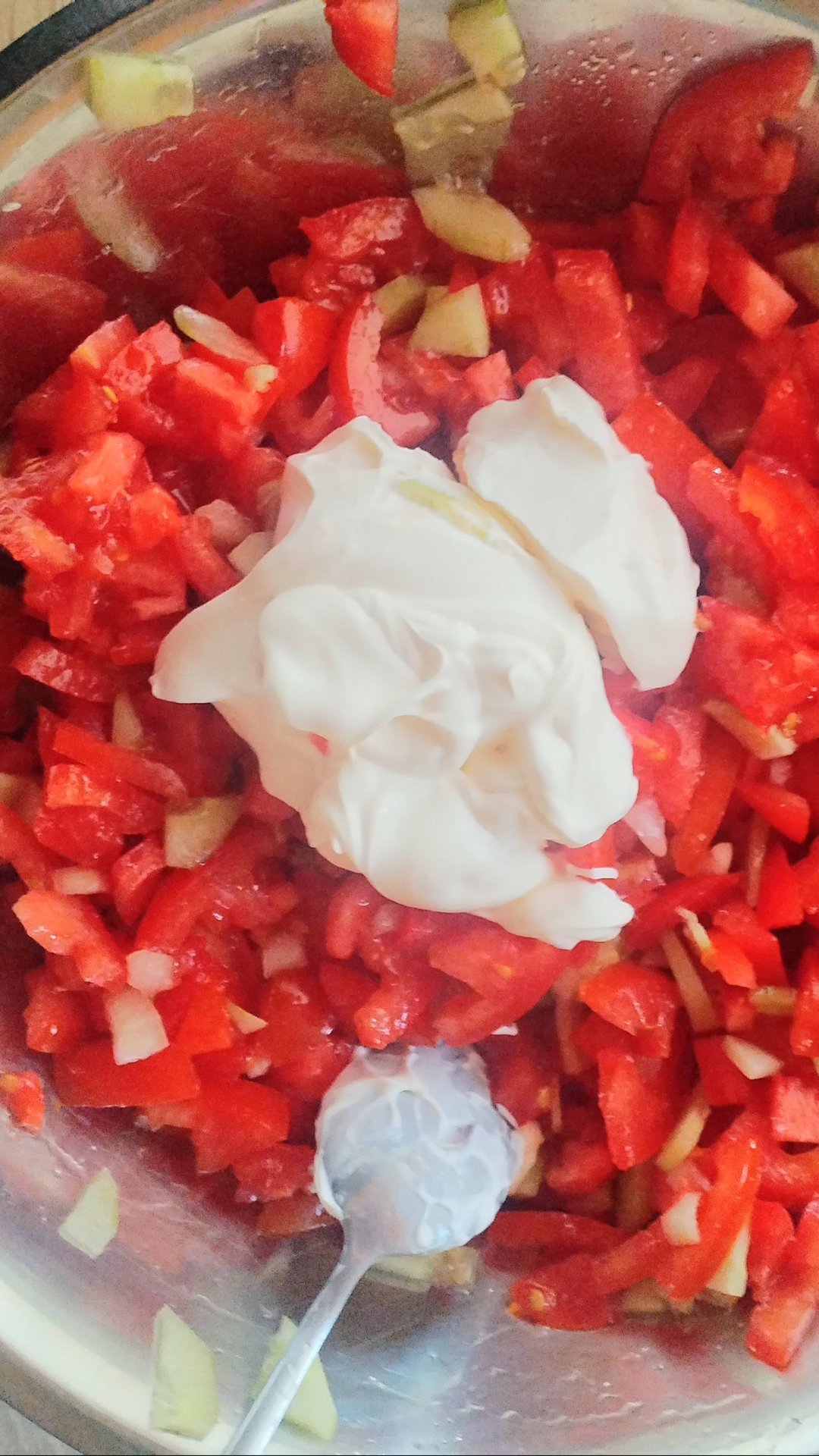 Салат из помидоров. Салат помидоры, огурцы,лук, соль,сметана. 2025.04.19 смотреть онлайн