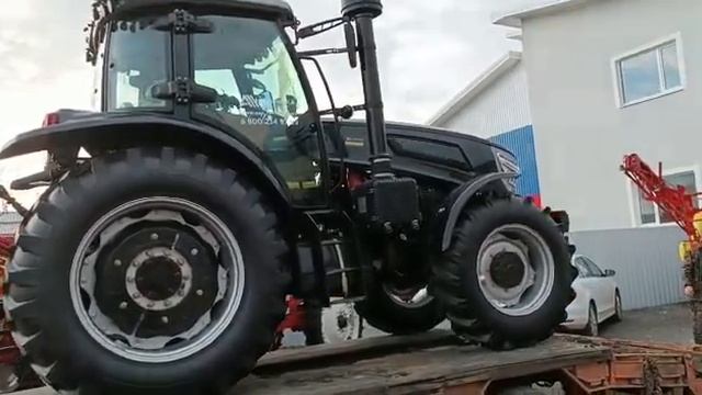 Трактор Sadin SD1404 приехал на базу. смотреть онлайн