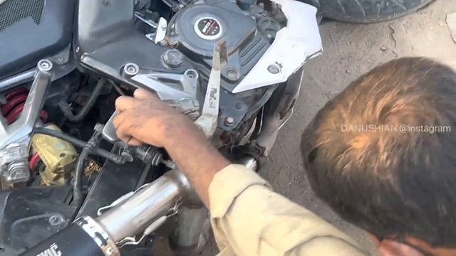 INSTALLING AKRAPOVIC EXHAUST || IN BAJAJ PULSAR NS200🥵🥵 смотреть онлайн