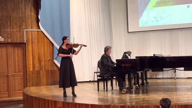 Каримова Диана, И.С. Бах концерт ля минор (1 часть) смотреть онлайн