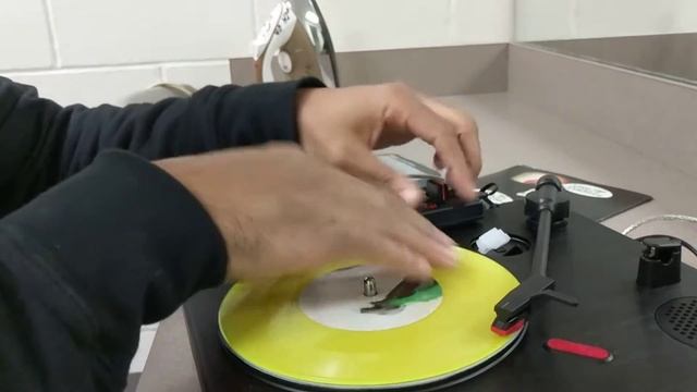 Numark PT01 Scratch , DJ SPS Dressing Room Scratches On The Numark PT01 Scratch