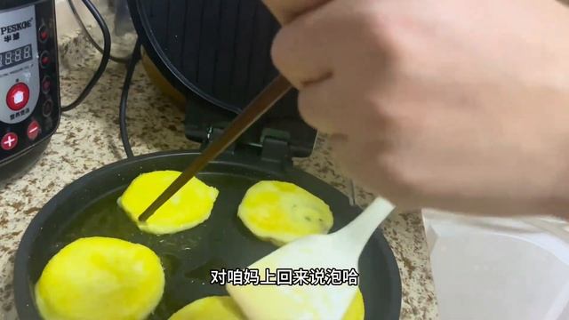 二宝被作业给愁哭了，媳妇晚饭做东北特色美食，大家有吃过的没？