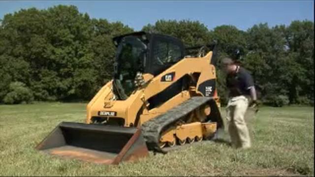 Cat® Compact Track Loaders: Undercarriage Walkaround смотреть онлайн