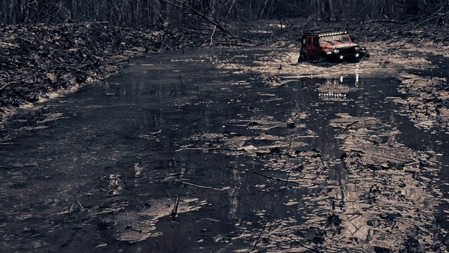 Грязные брызги из под колёс Джипа Yikong 1/8 RC смотреть онлайн