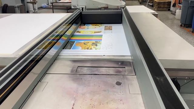 This used OCE Arizona 6170 XTS printer is available for an operational inspection. смотреть онлайн