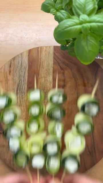 Рулетики с цукини.