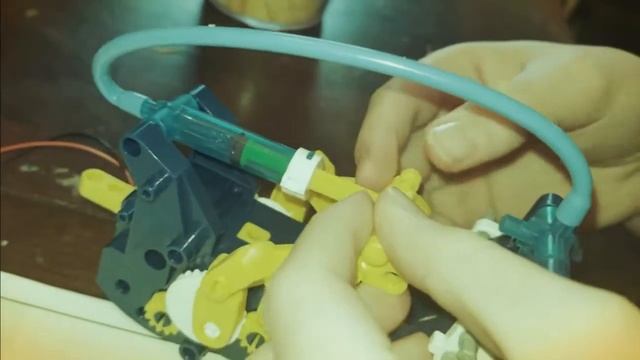 Building a Forklift! (OWI 12-in-1 Solar Hydraulic Robot Kit) смотреть онлайн