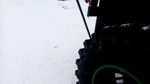 Цельнорамный вездеход на ободрышах, с независимой передней подвеской.