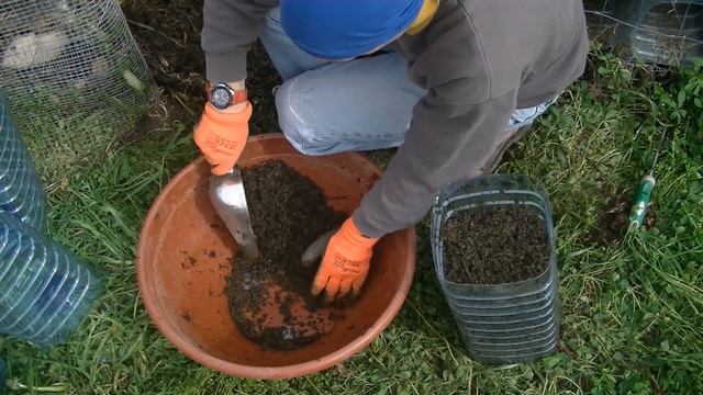 37 l'orto di Stefanoapeassassina - disfiamo la COMPOSTIERA e setacciamo il COMPOST смотреть онлайн