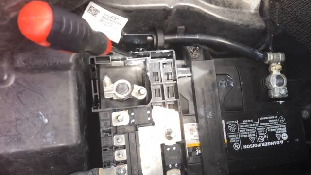 C7 Battery Remove and Replace смотреть онлайн