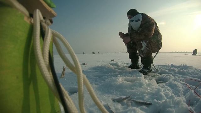 10 минут ловли корюшки (Slow motion) смотреть онлайн