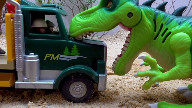 Грузовики с животными и злыми динозаврами смотреть онлайн