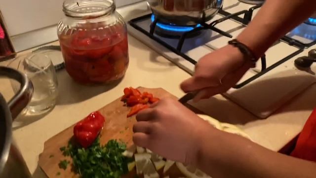 Îl așteptăm pe Iancu cu multă mâncare pentru ca știm că i-a lipsit . смотреть онлайн