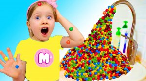 Милана с папой и их забавная история с конфетами