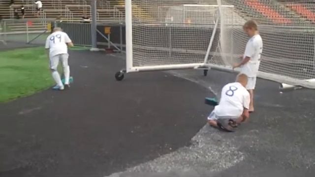 2001god BP STADIUM CUP 2012 (уборка стадиона) смотреть онлайн