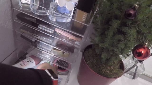 Makeup Collection + Storage + Mirror DIY | VLOGMAS DAY 5 смотреть онлайн