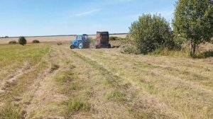 Запоздалый ролик. Сезон 2022: Прессуем сено. Т25 с мини-прессом, МТЗ 80 с ПРФ145
