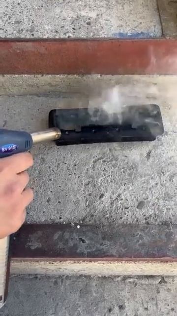 Пример огнестойкого полиуртана — добавлены «антипирены».