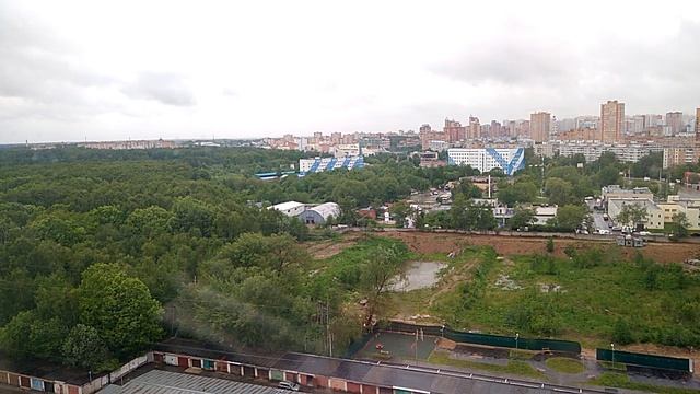 Прогулялись до магазина. Купила продукты.