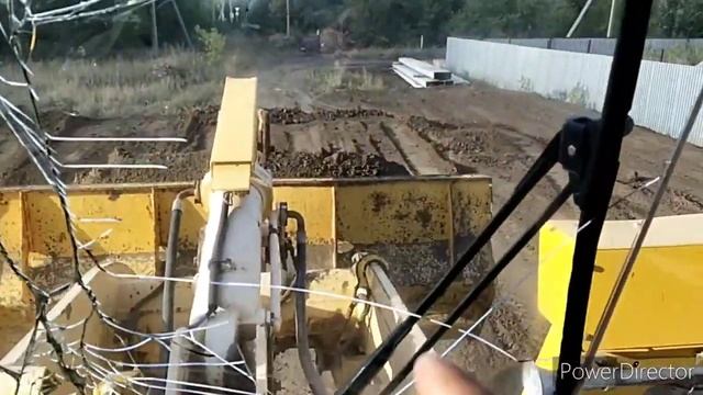 Liugong CLG 835, фронтал начинающим, отсыпка площадки под парковку, проезжую часть, поднятие дороги