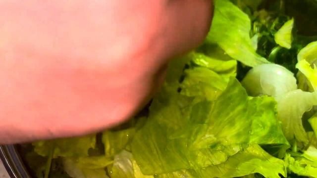 Витаминный САЛАТ С ЗЕЛЕНЬЮ. Заправляем специальным соусом как в ресторане