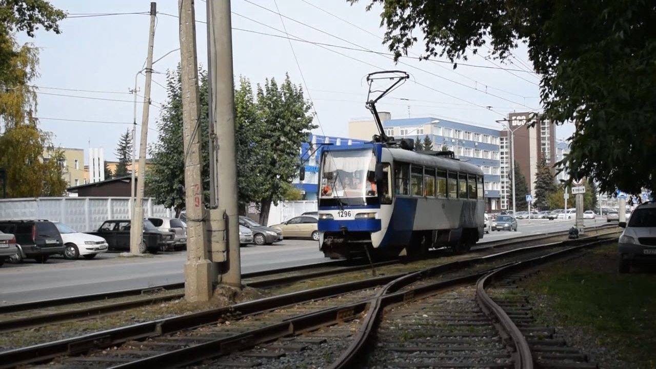 Трамвай Tatra TB4D КВР Барнаул-1296 с приветливым экипажем.