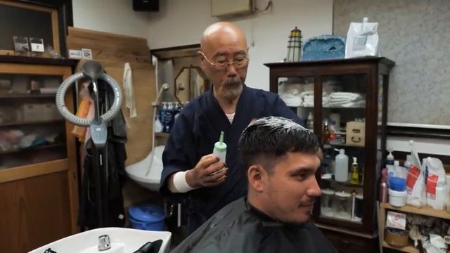 Japanese Barber Did Traditional Haircut Yamaguchi Barber смотреть онлайн