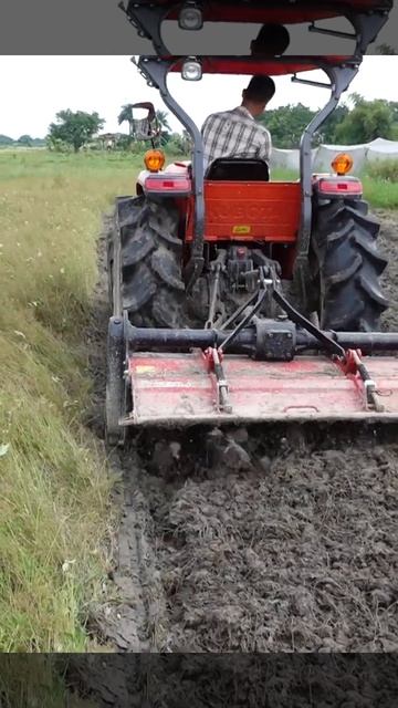 Farming with old tractors 🚜🌿#kubota kubota l5018 thái lan #Shorts #tractor #maycay #farmer смотреть онлайн