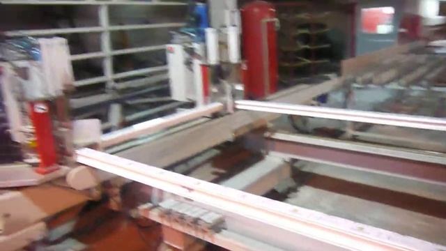 KD-658 Murat Съемка вблизи 4-х голового сварочный станка при сварки всего окна сразу