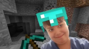 ИГРАЮ В MINECRAFT.