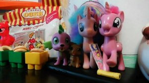 Дочка и мама сестрой 3 серия (Прогулка со Спайком)