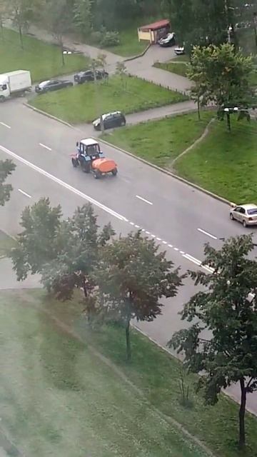 Трактор Беларус 82,1 с поливомоечным полуприцепом #3. #трактор #тракторбеларус #тракторполивалка смотреть онлайн