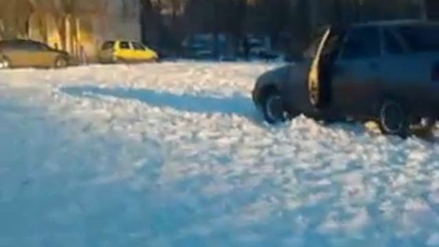 Машина забуксовала около 23 школы смотреть онлайн