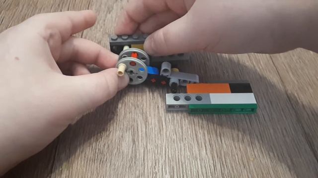 КАК СДЕЛАТЬ ПИСТОЛЕТ ИЗ ЛЕГО (стреляющий резинками) / лего самоделки / LEGO tutorial смотреть онлайн