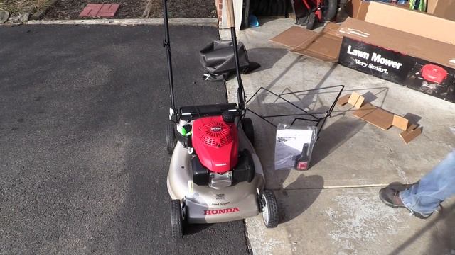Honda Lawn Mower Unboxing and Start Up - 21'' 3-in-1 Self Propelled Smart Drive HRR216VKA смотреть онлайн