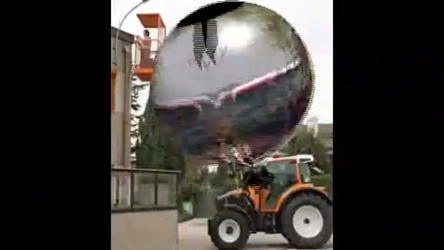 Навесной погрузчик с ковшом и сменными органами