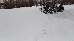 юмз чистит снег